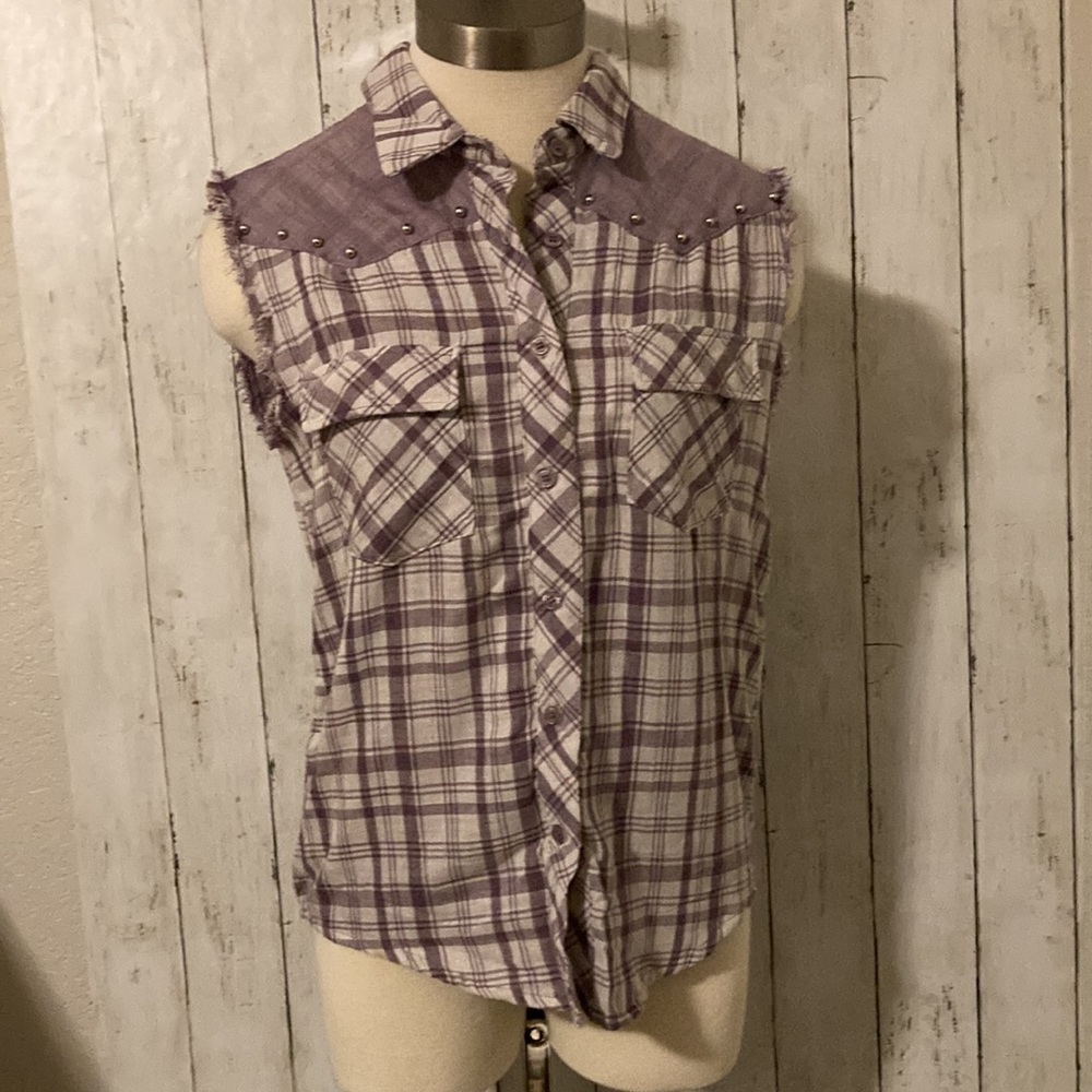 NWT Sleeveless custom button up - Picture 1 of 2